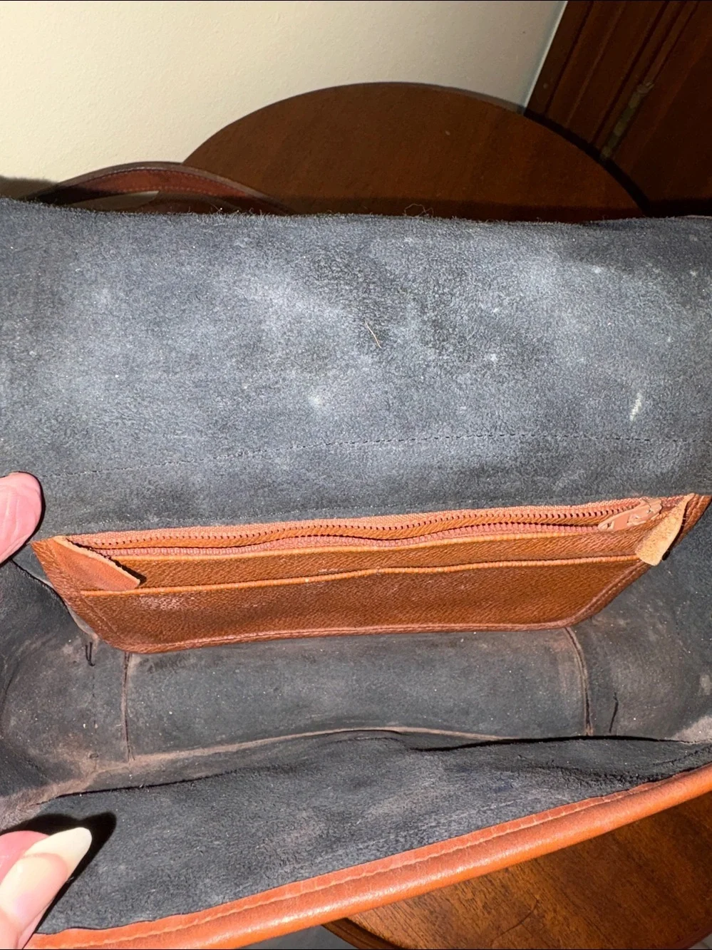 Dooney & Bourke All weather Leather Crossbody bag thick leather black/brown EUC